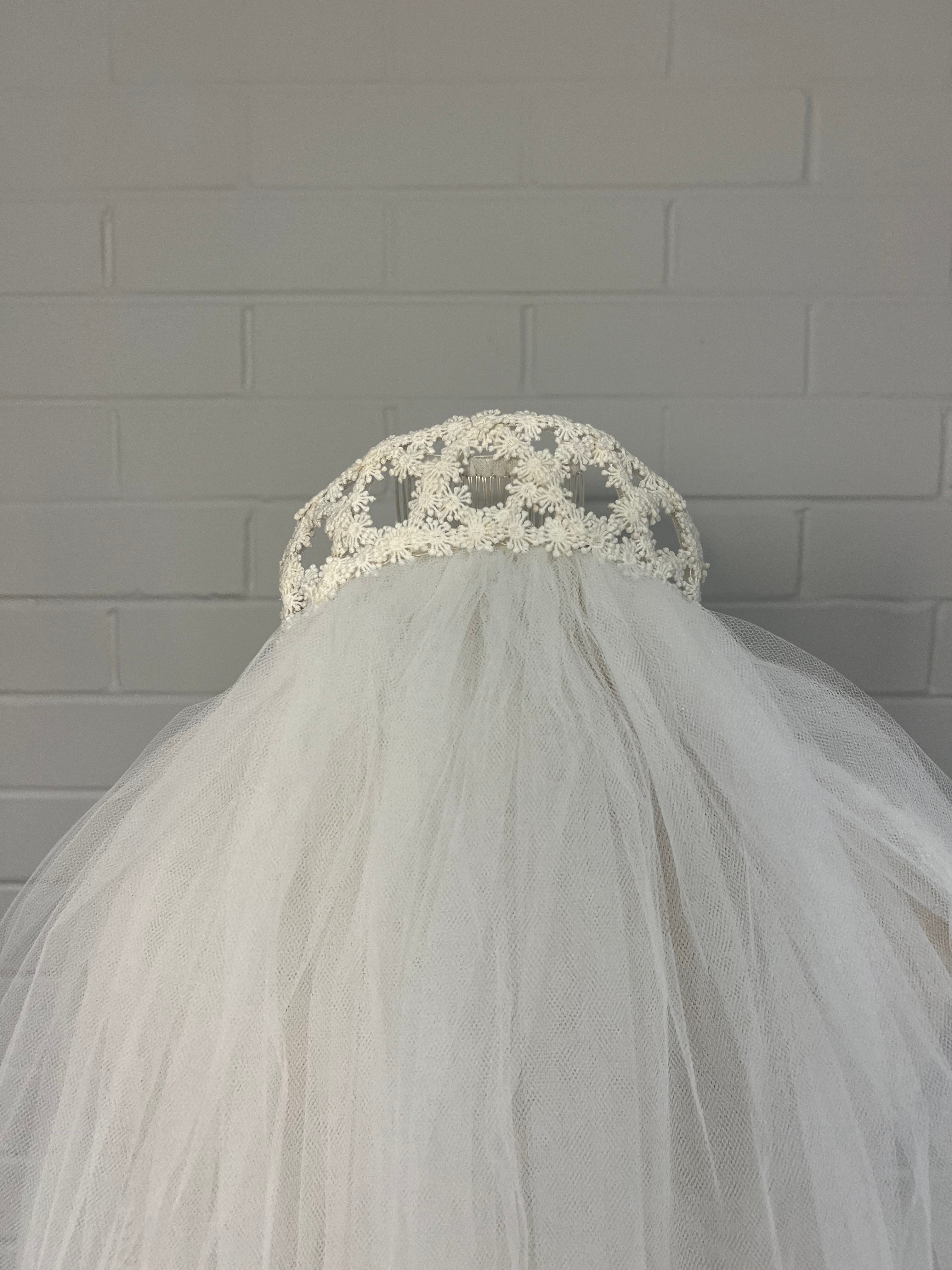 1970s Daisy Lace Juliet Crown Fingertip Veil