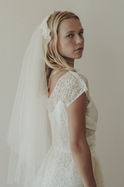 1950s Beaded Lace Juliet Crown Fingertip Veil